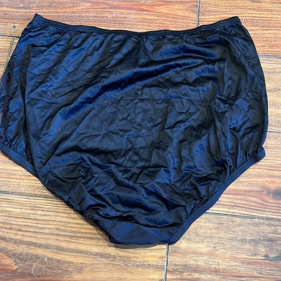 New black panties size large - Picture 3 of 3